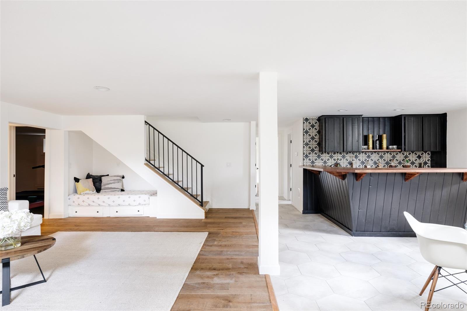 965 E Logan Circle