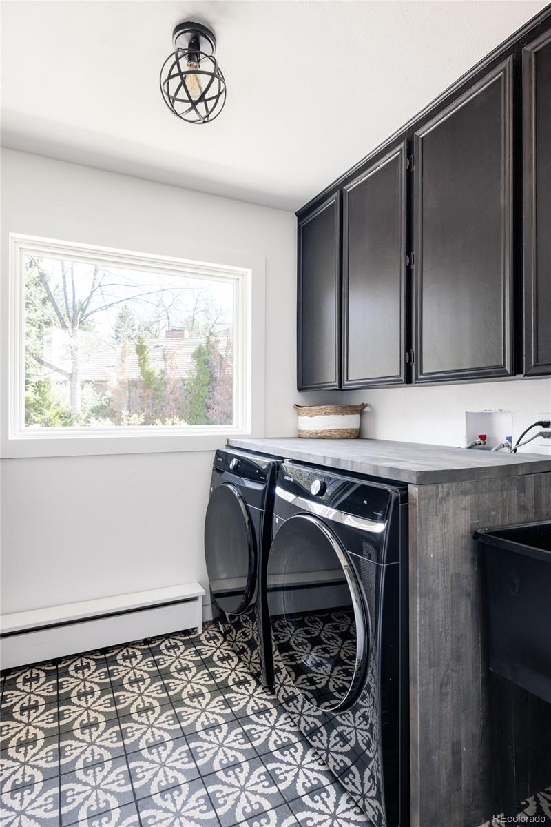 965 E Logan Circle