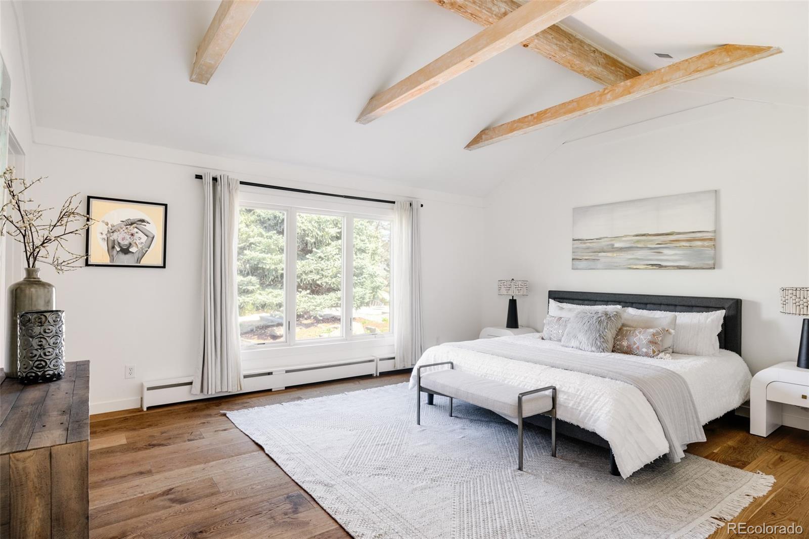 965 E Logan Circle