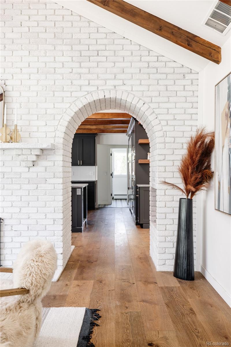 965 E Logan Circle