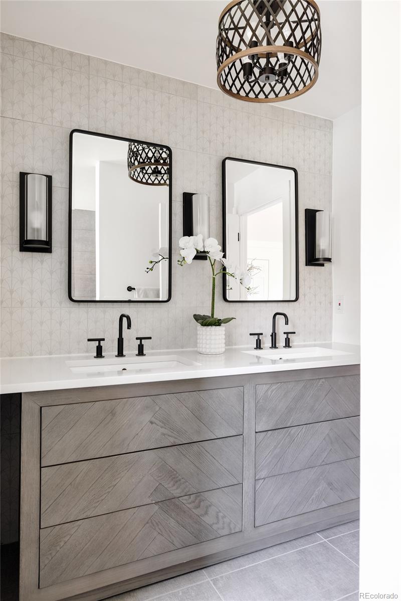 965 E Logan Circle