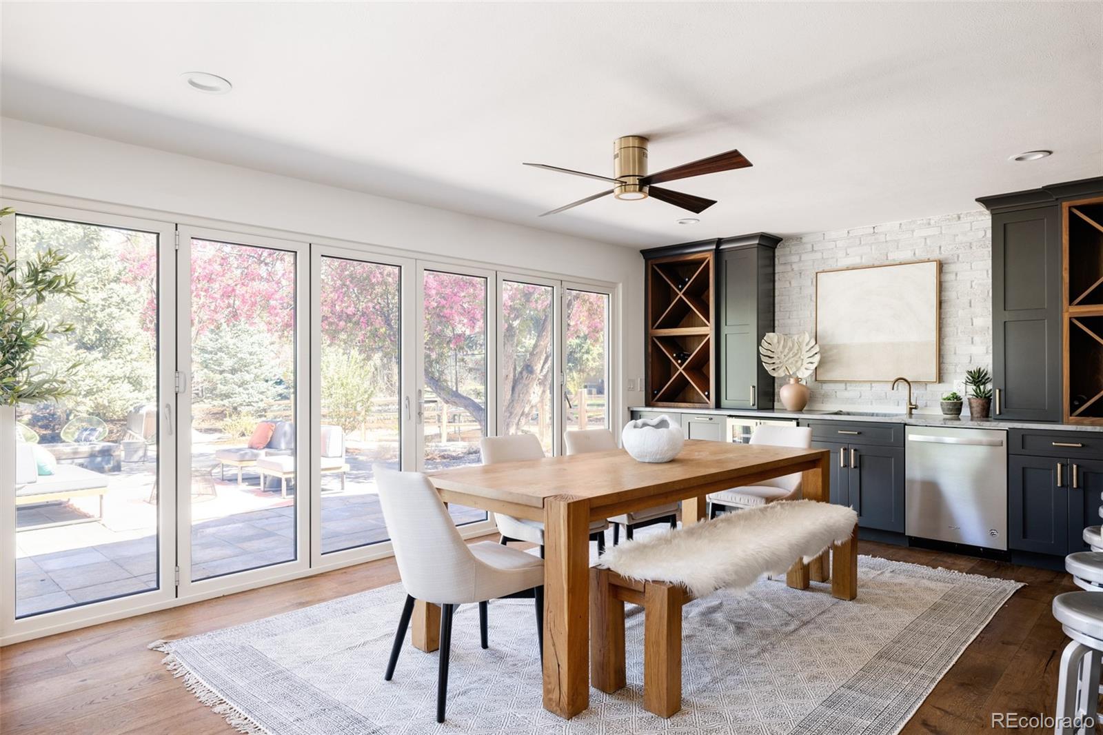 965 E Logan Circle