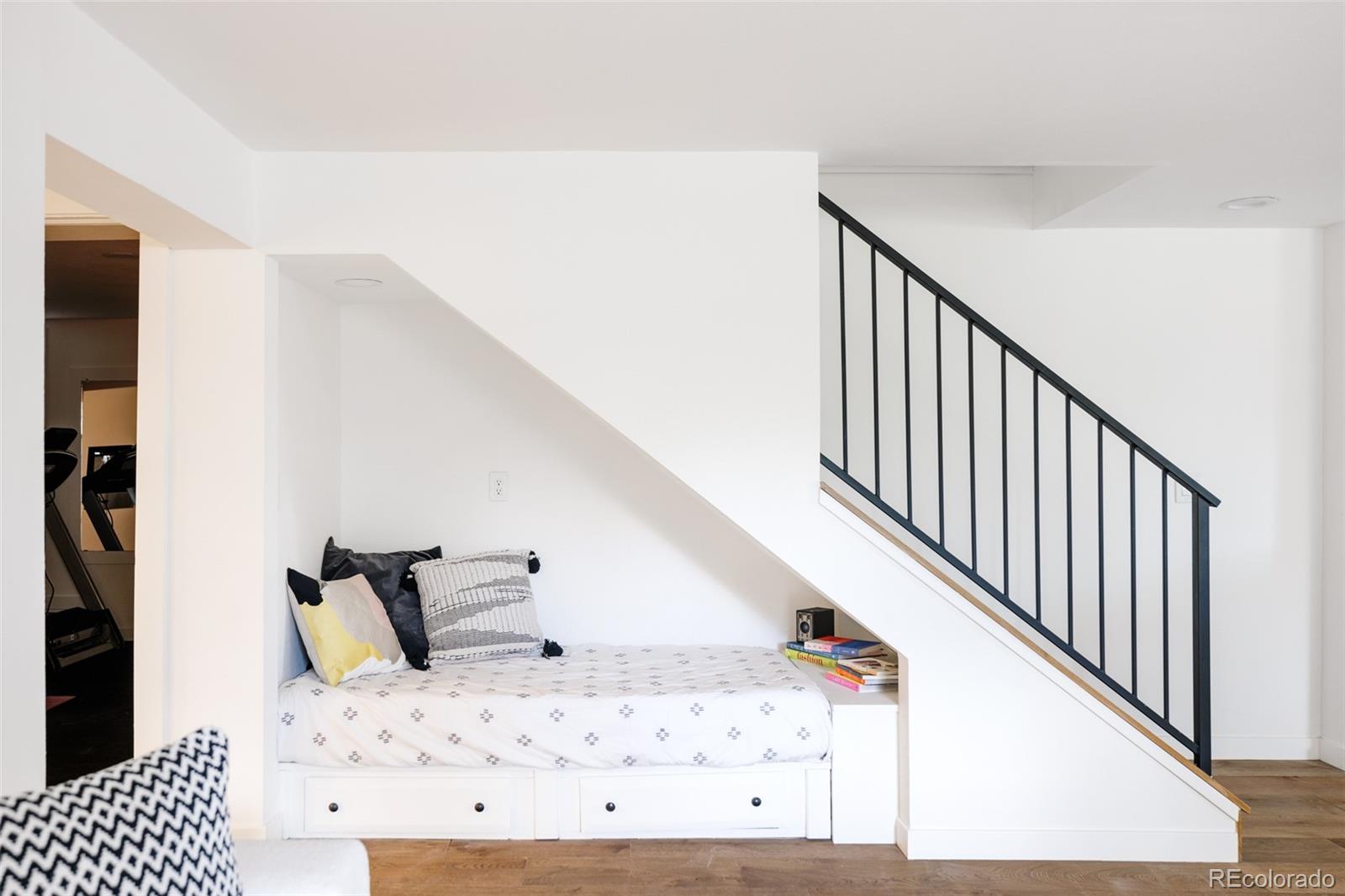 965 E Logan Circle