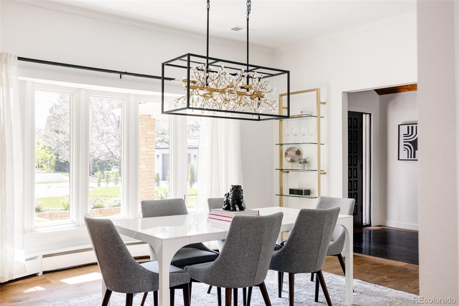965 E Logan Circle