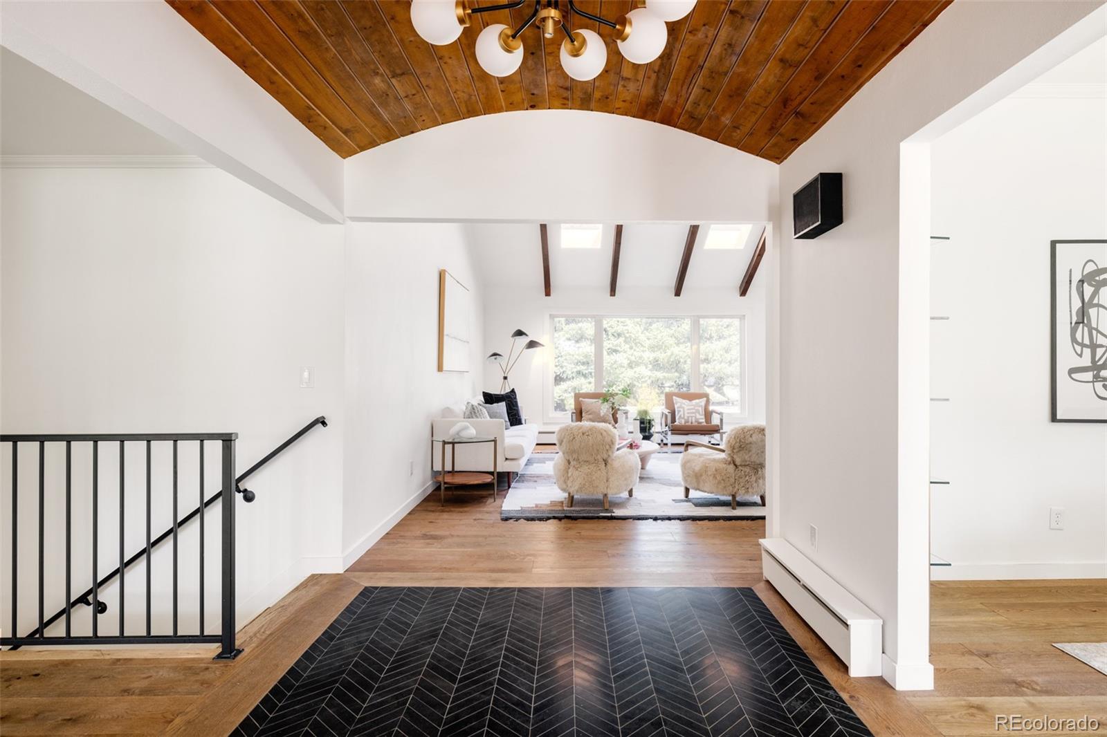 965 E Logan Circle