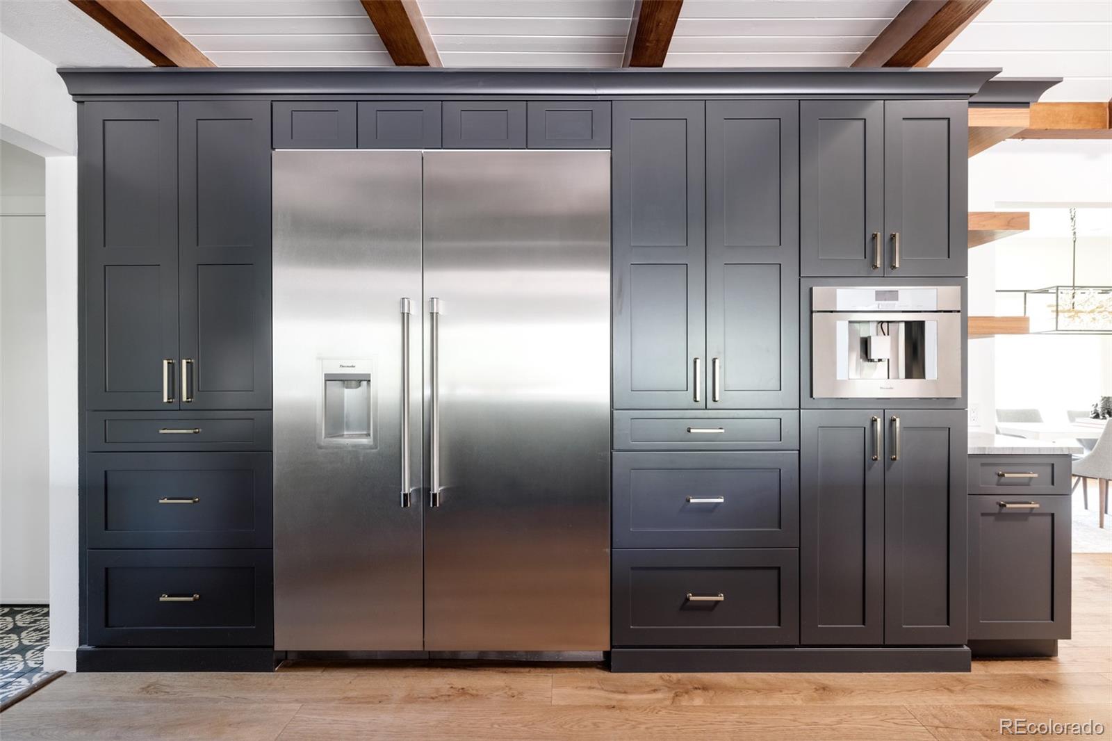 965 E Logan Circle