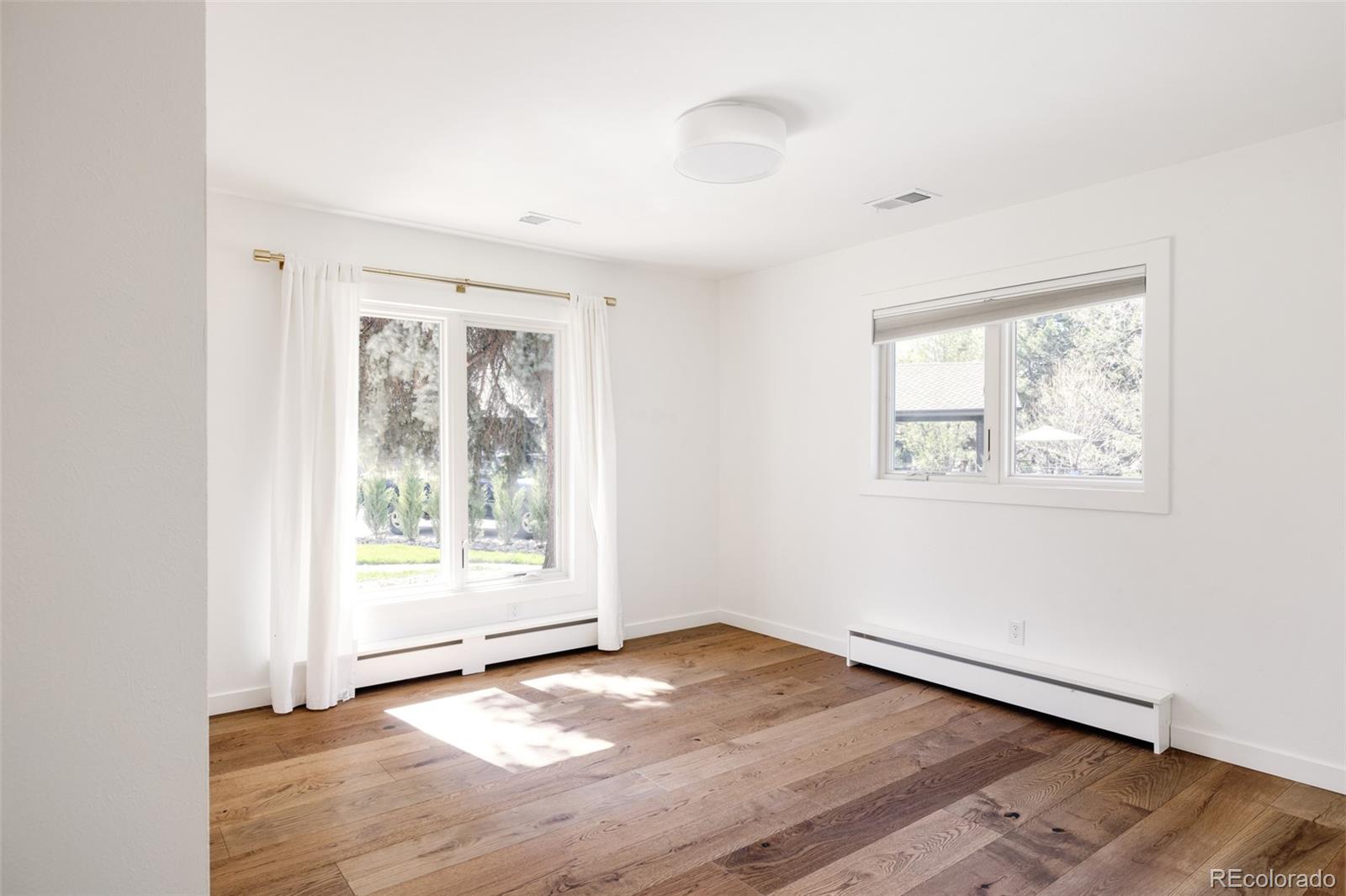 965 E Logan Circle