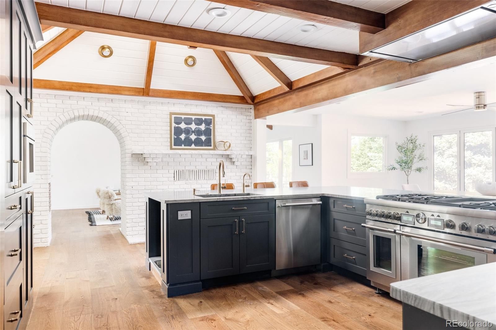 965 E Logan Circle