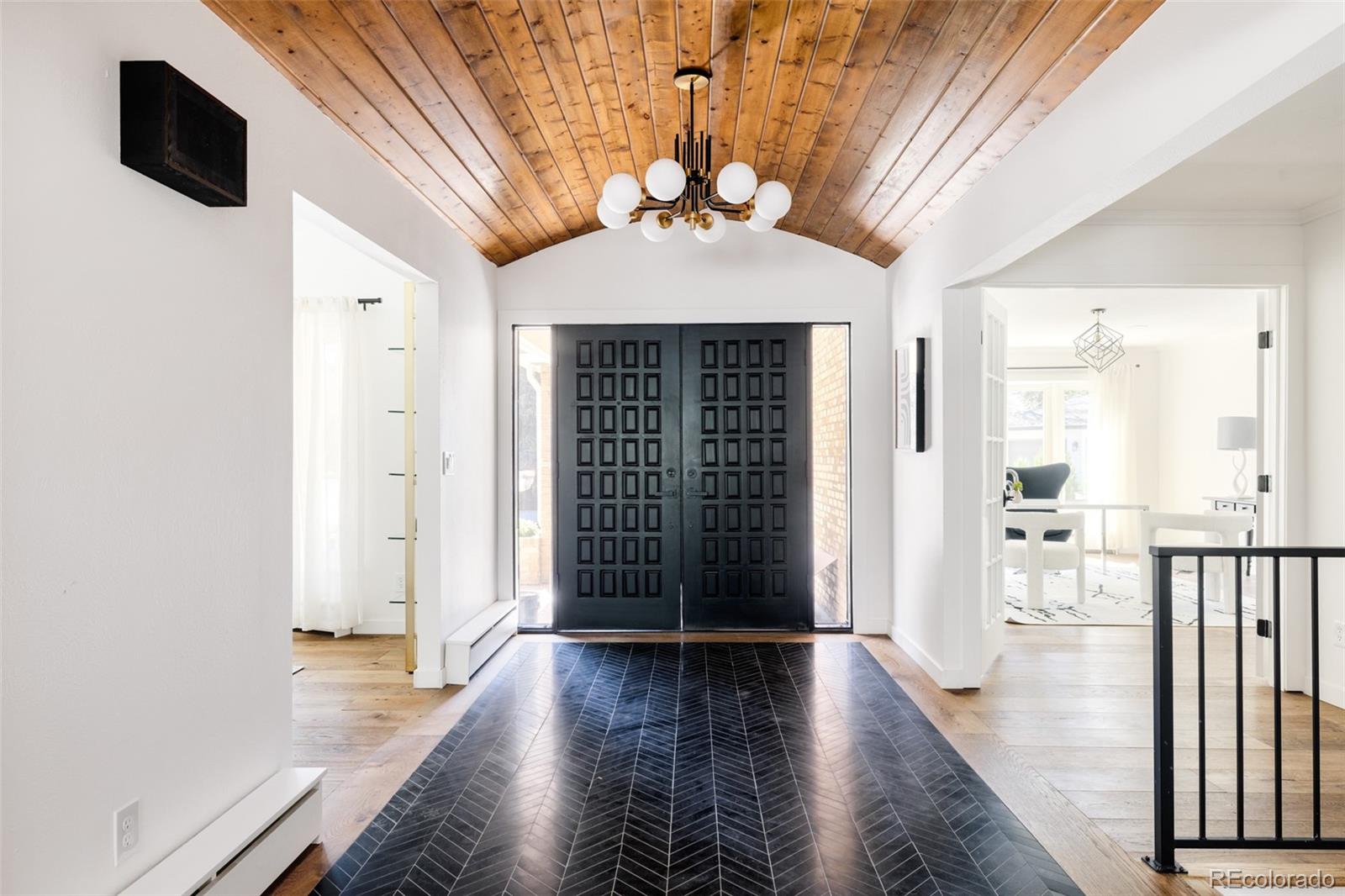 965 E Logan Circle