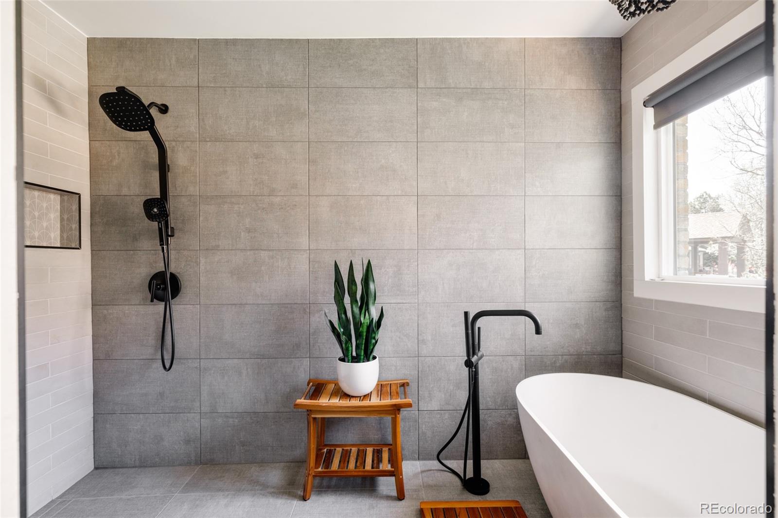 965 E Logan Circle