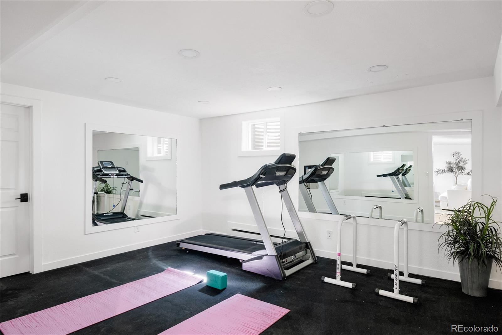 965 E Logan Circle