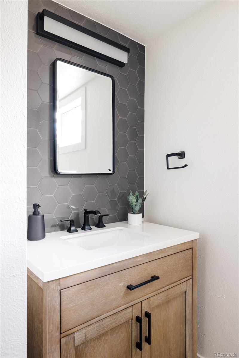 965 E Logan Circle