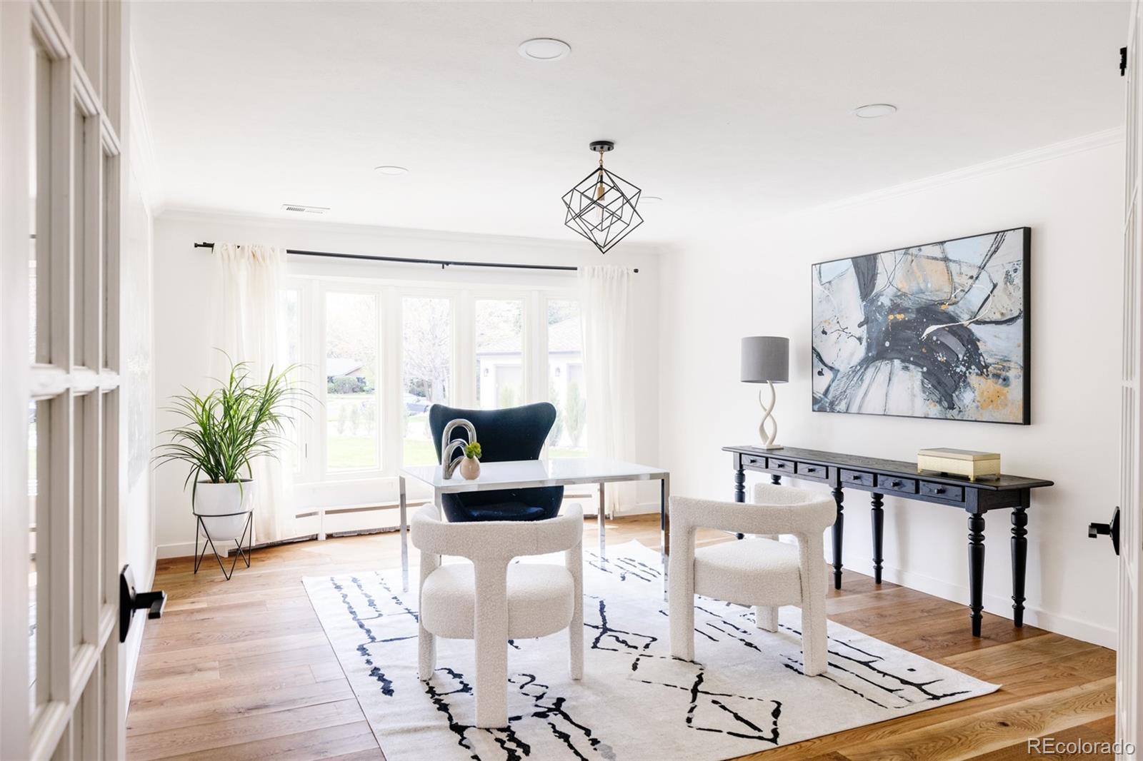 965 E Logan Circle