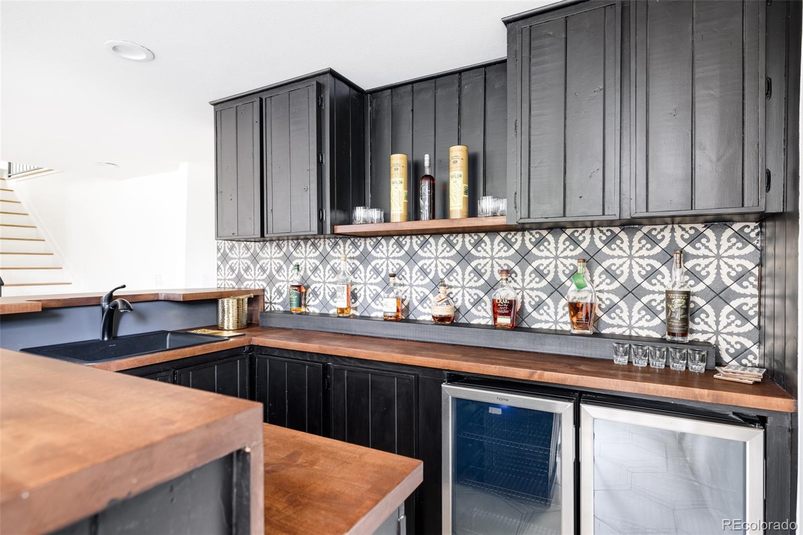 965 E Logan Circle