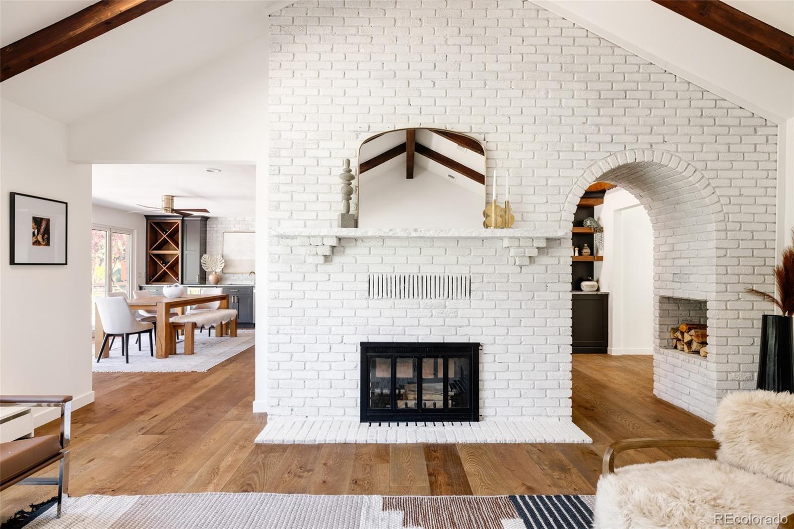 965 E Logan Circle