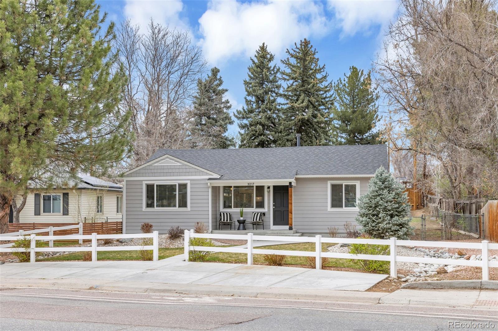 3217 E Yale Way