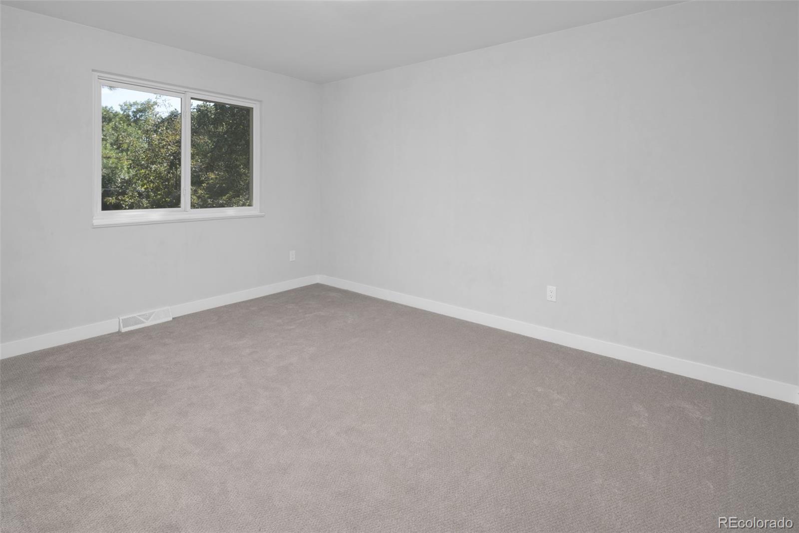 2444 W Costilla Avenue