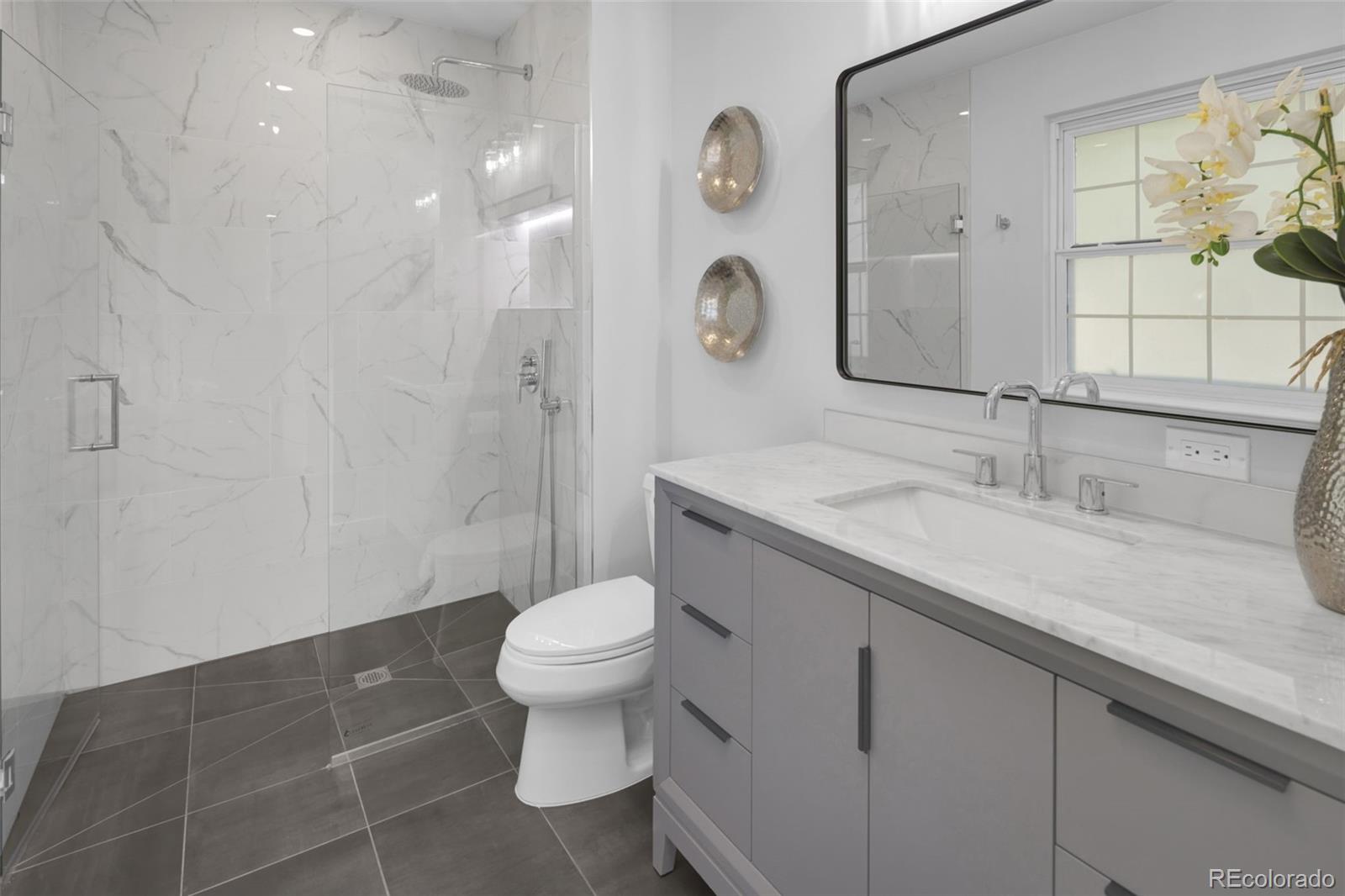 2444 W Costilla Avenue