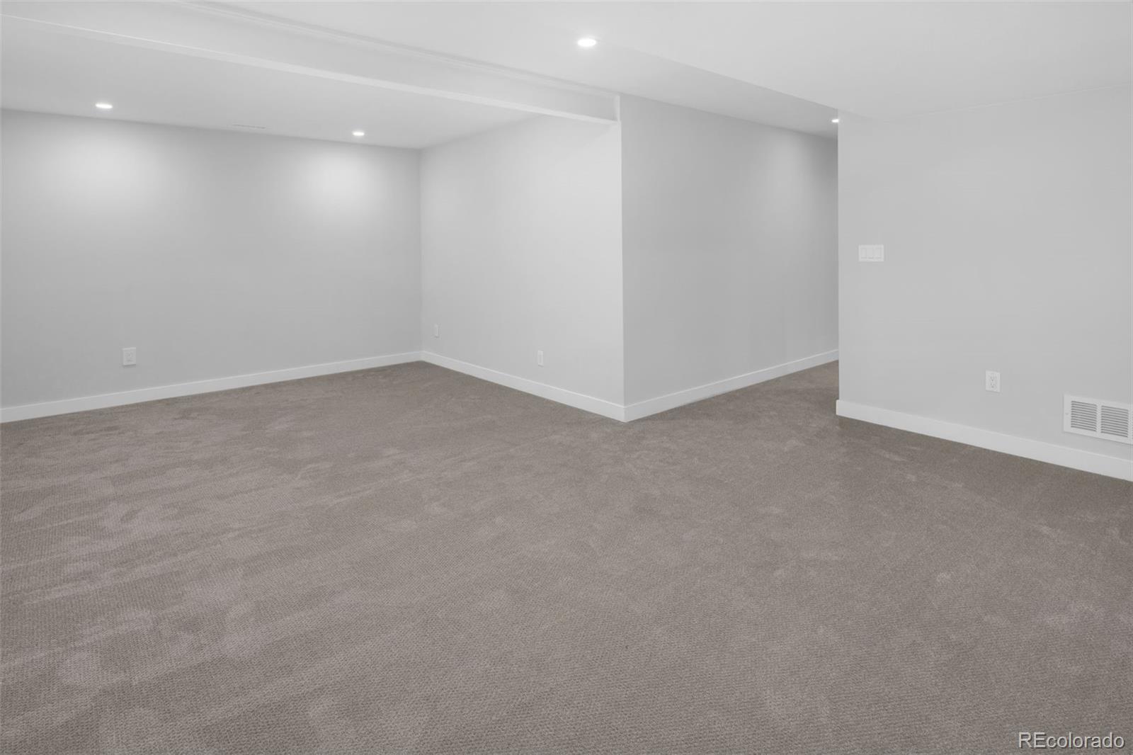 2444 W Costilla Avenue