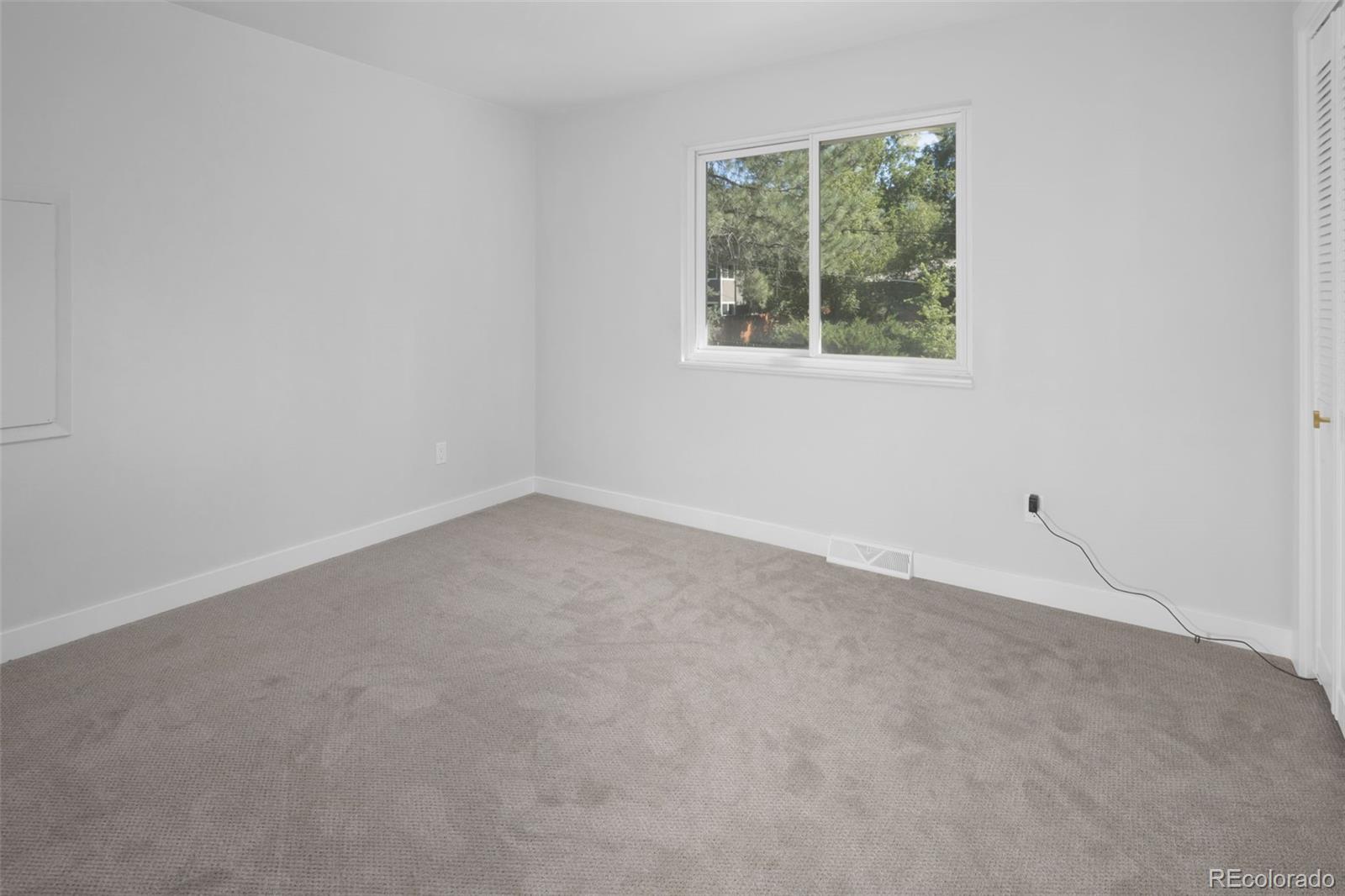 2444 W Costilla Avenue