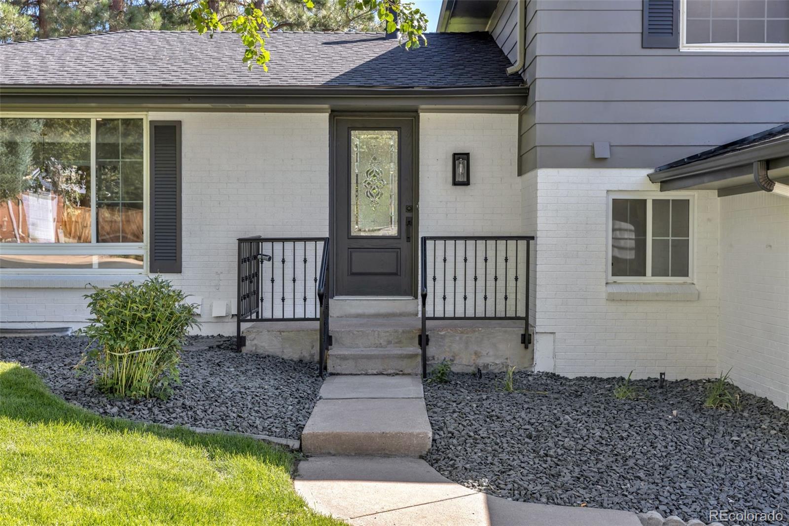 2444 W Costilla Avenue