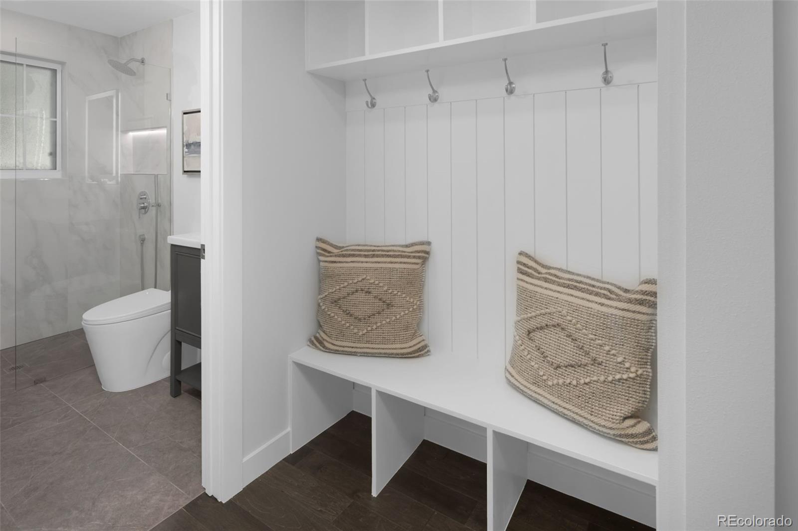 2444 W Costilla Avenue