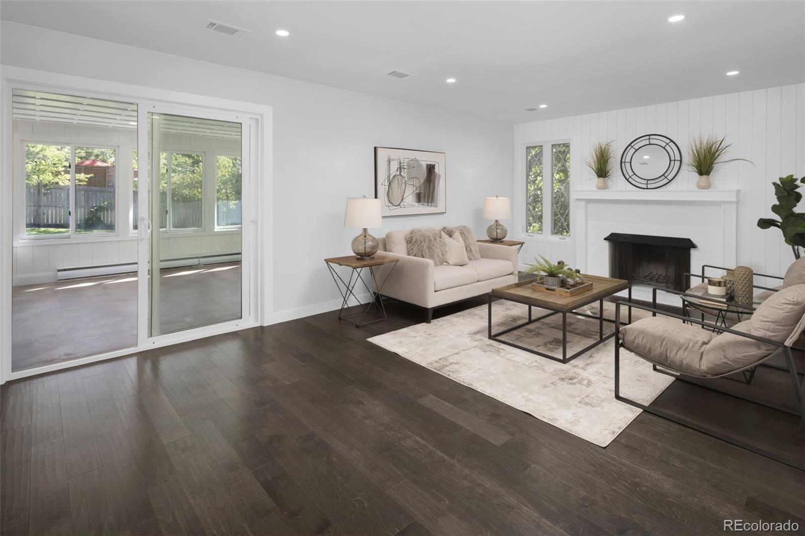 2444 W Costilla Avenue