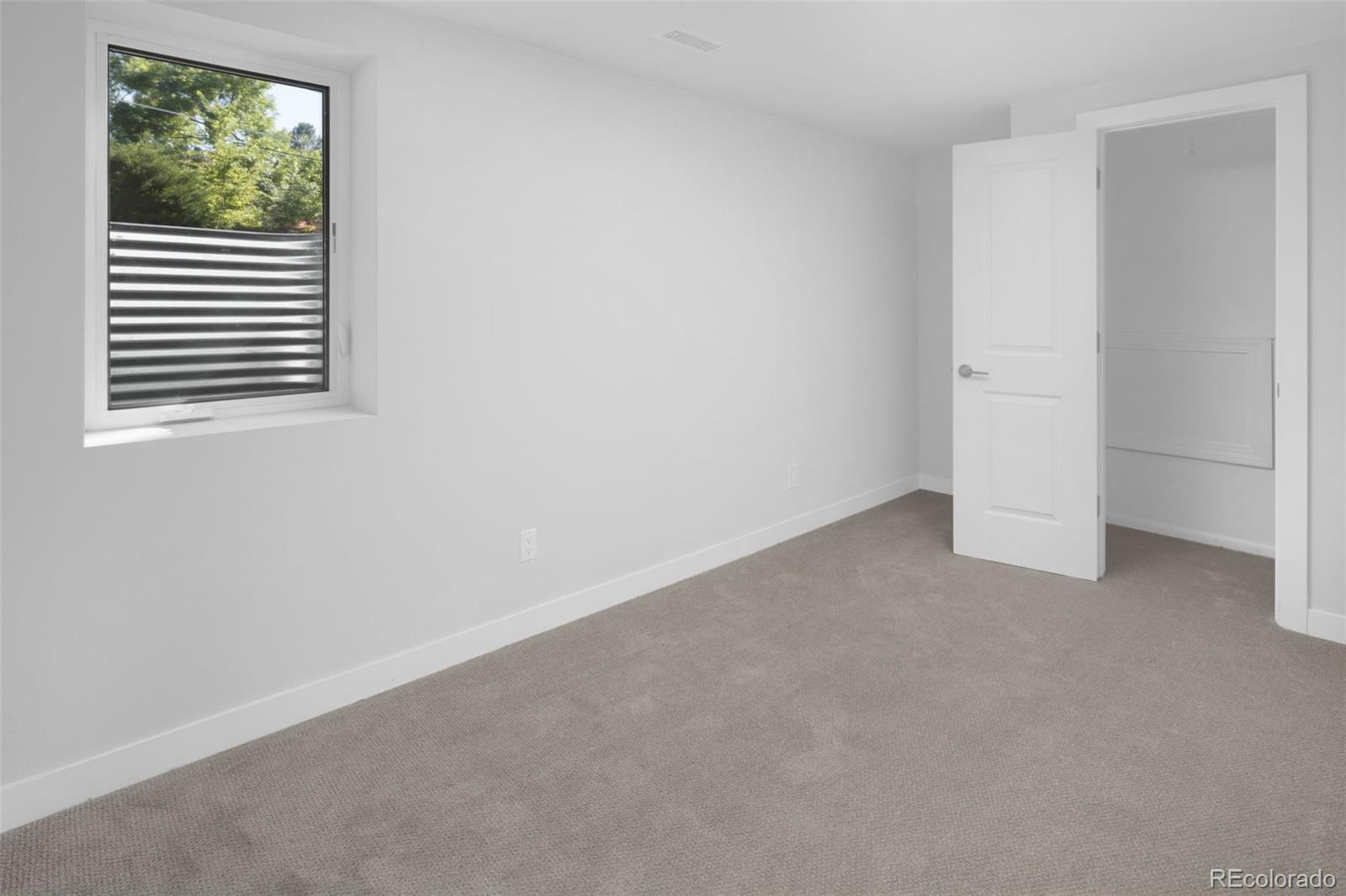 2444 W Costilla Avenue