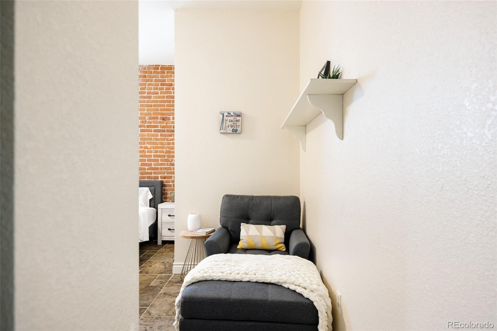 3249 W Fairview Place Unit: 111
