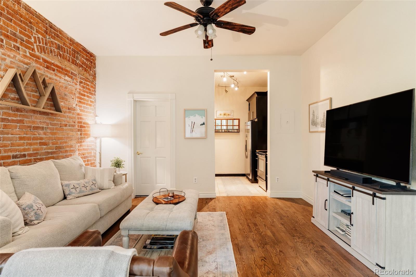 3249 W Fairview Place Unit: 111