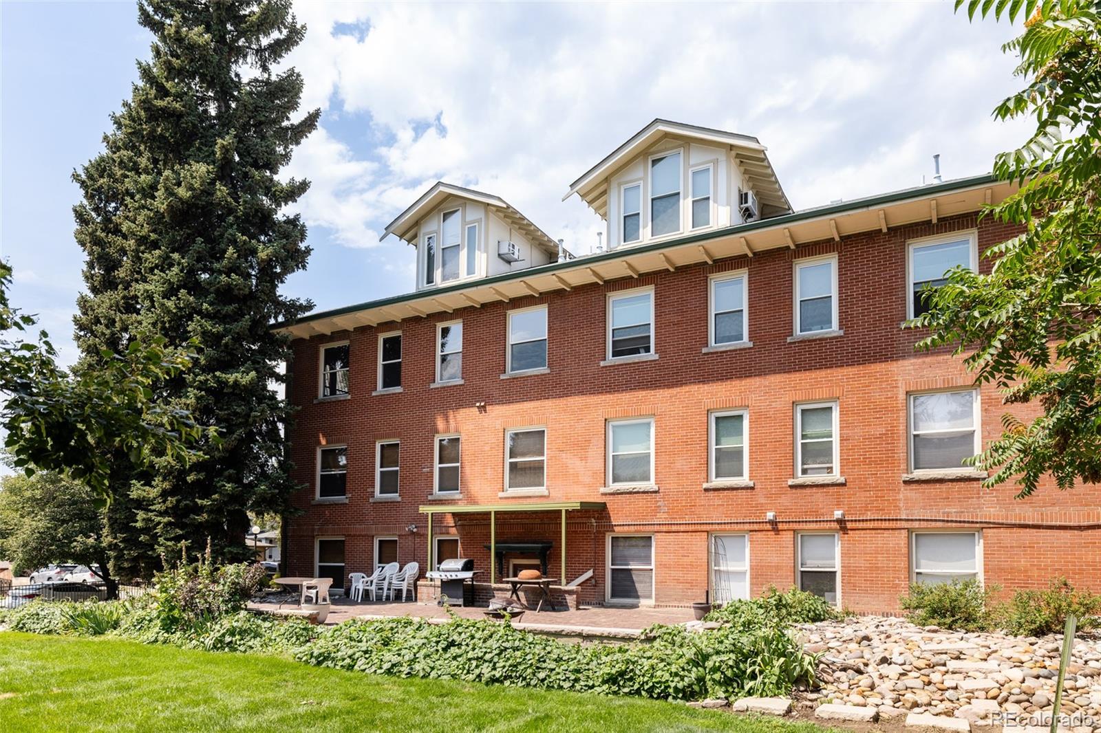 3249 W Fairview Place Unit: 111