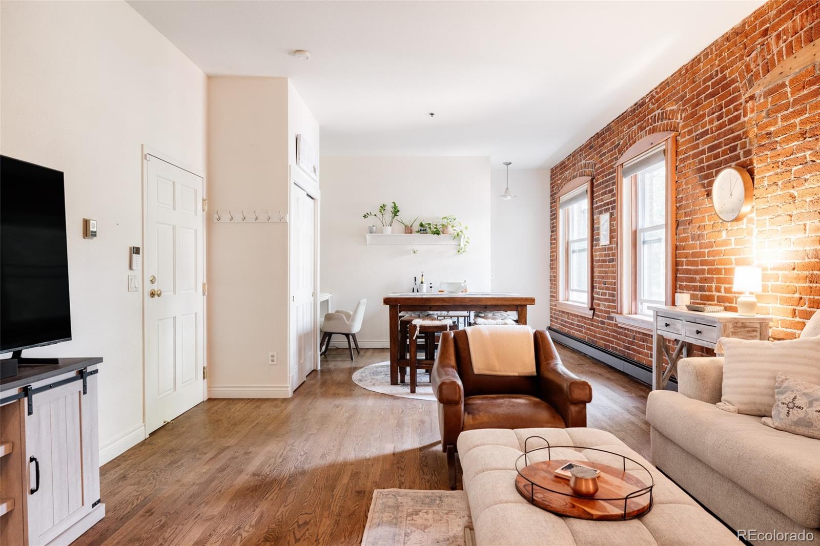3249 W Fairview Place Unit: 111