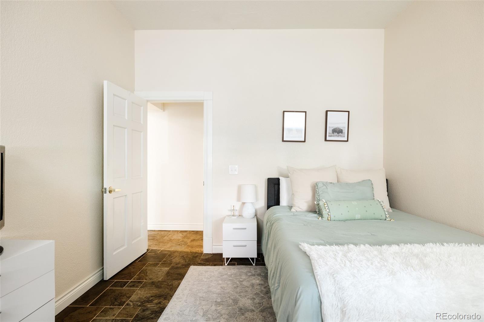 3249 W Fairview Place Unit: 111