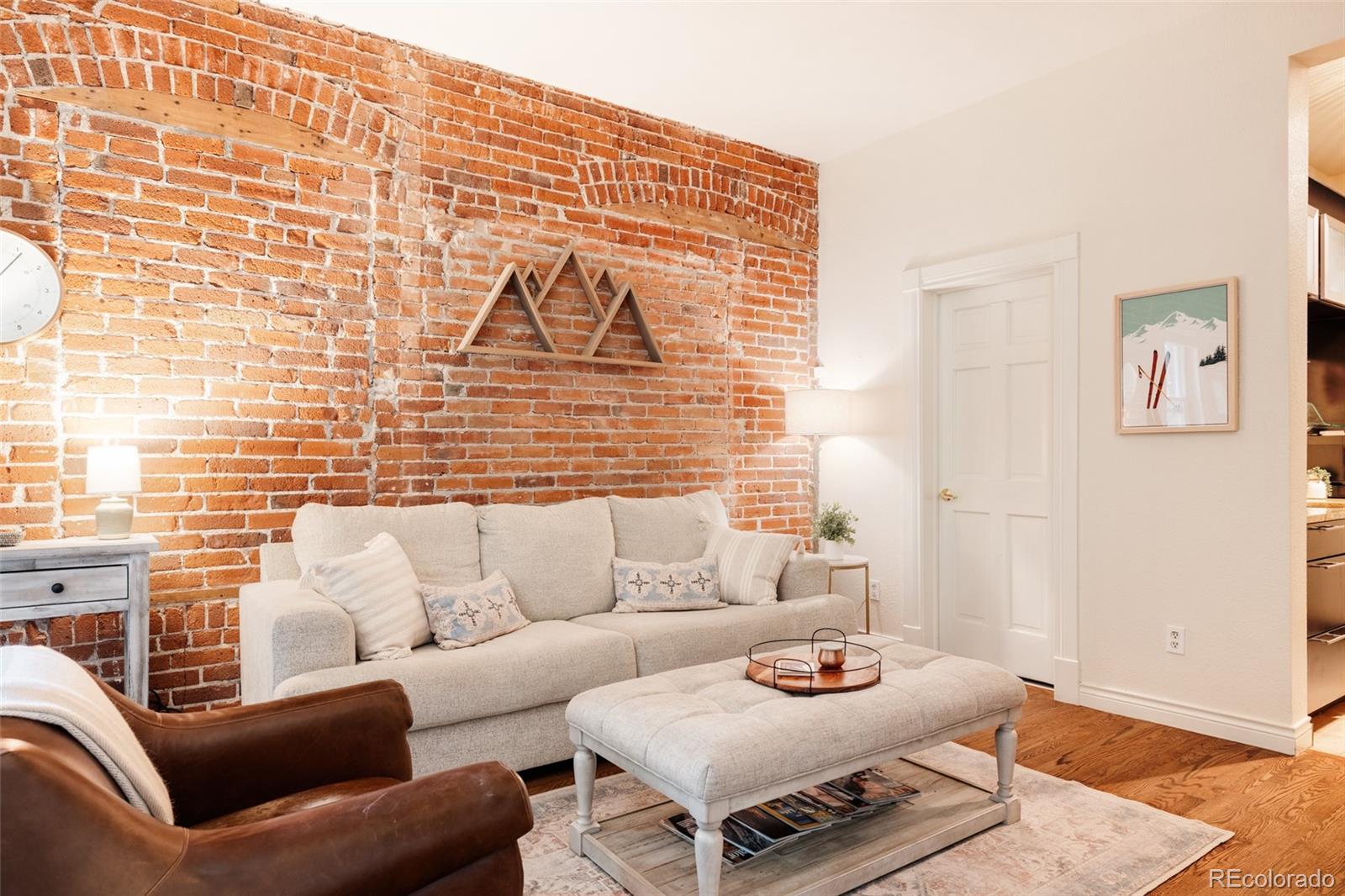 3249 W Fairview Place Unit: 111