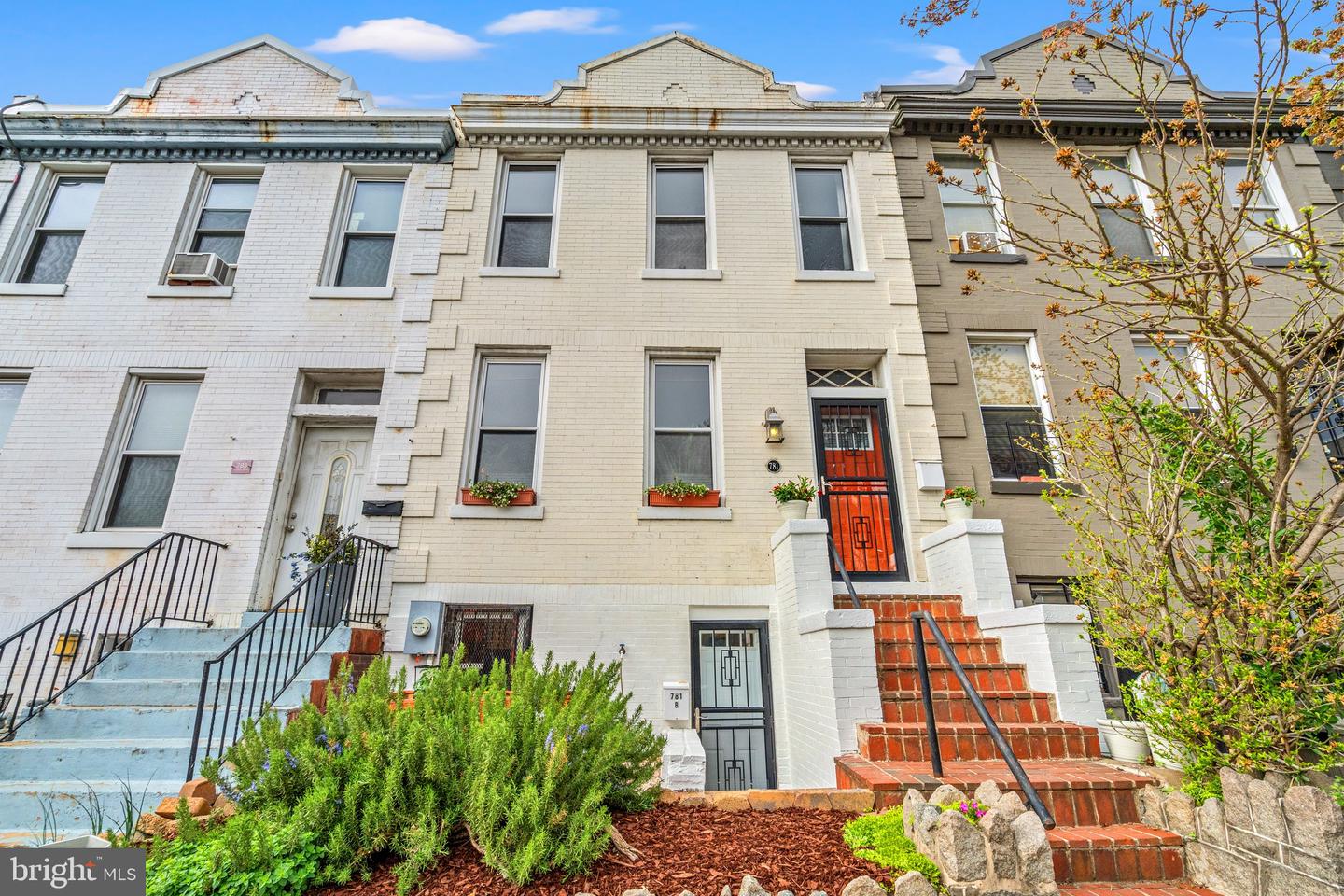 781 Fairmont St NW