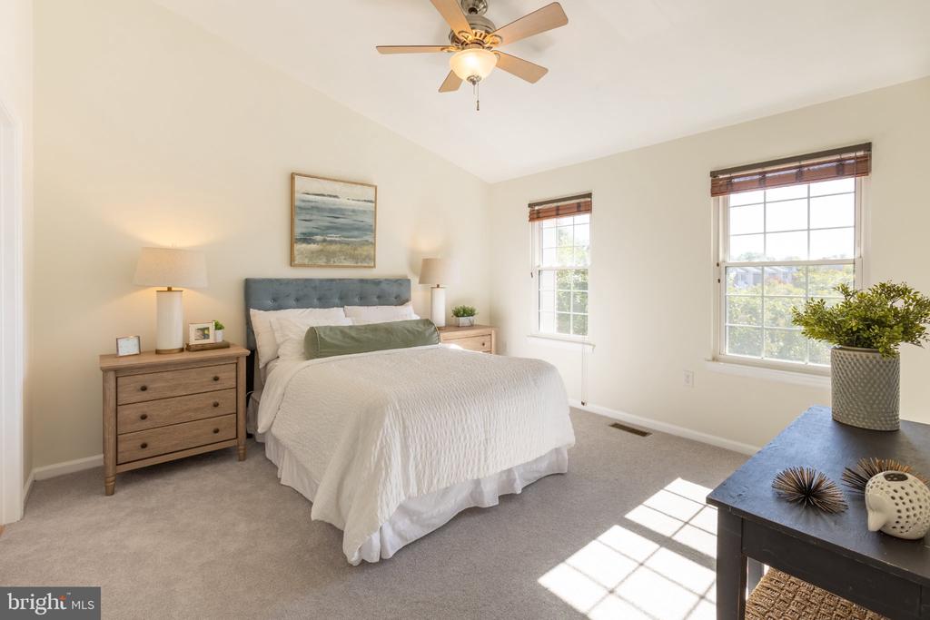 1136 WICKFORD COURT