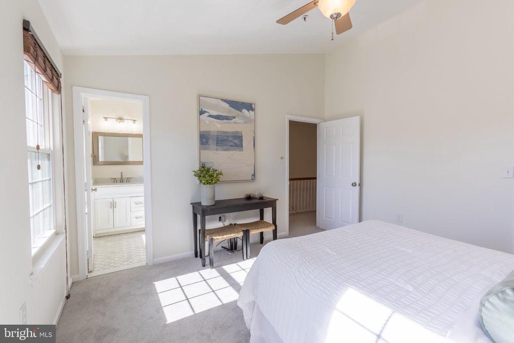 1136 WICKFORD COURT
