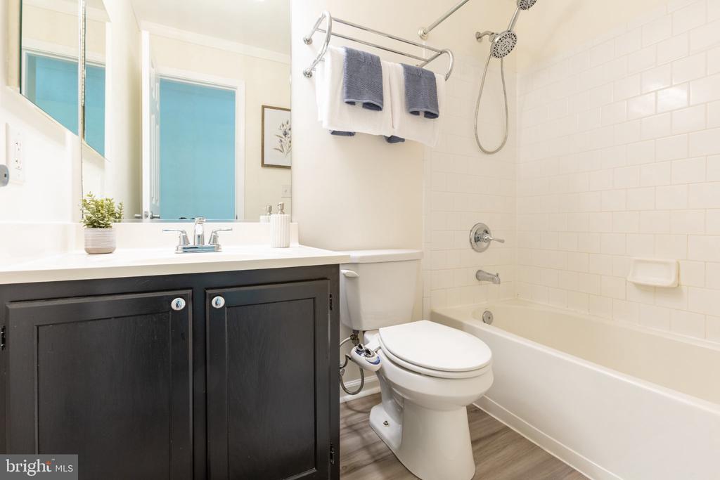 1136 WICKFORD COURT