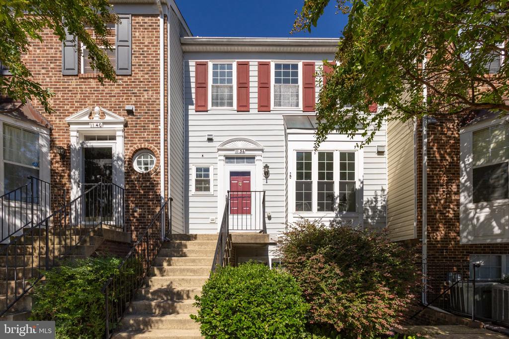 1136 WICKFORD COURT