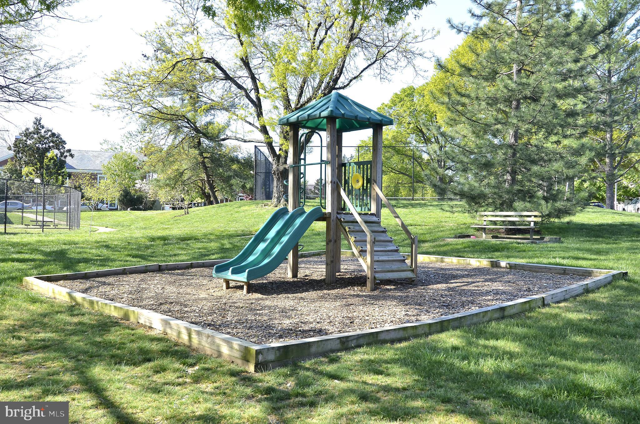 4113 S FOUR MILE RUN DR #302