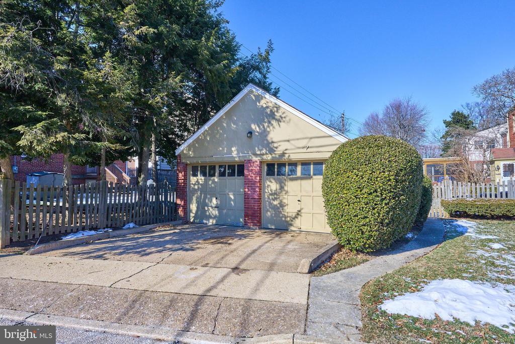 506 N Oakland St