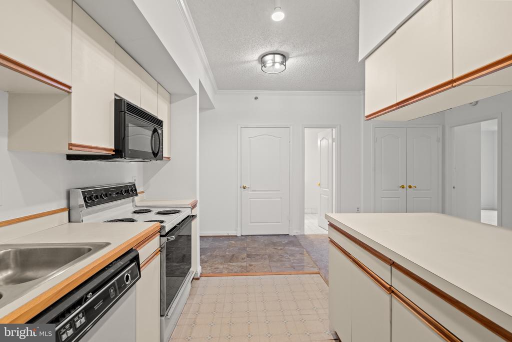 1211 S EADS STREET 1009