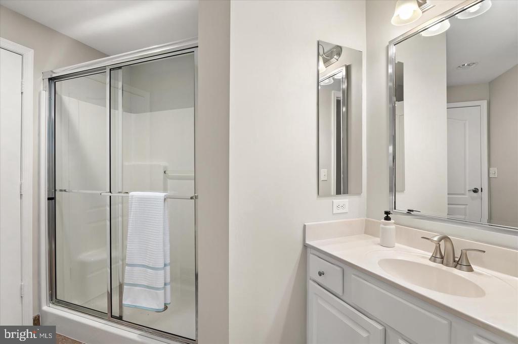 901 N MONROE STREET Unit: 1108