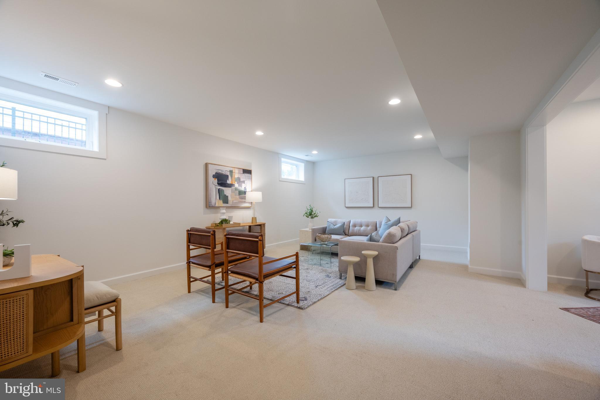 317 E Howell AVENUE