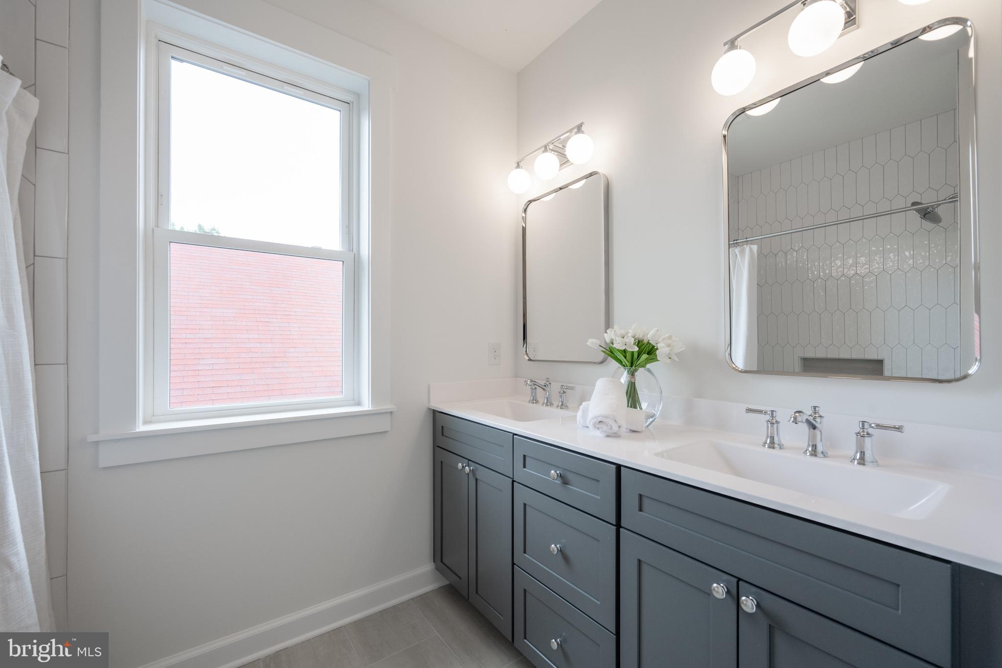317 E Howell AVENUE