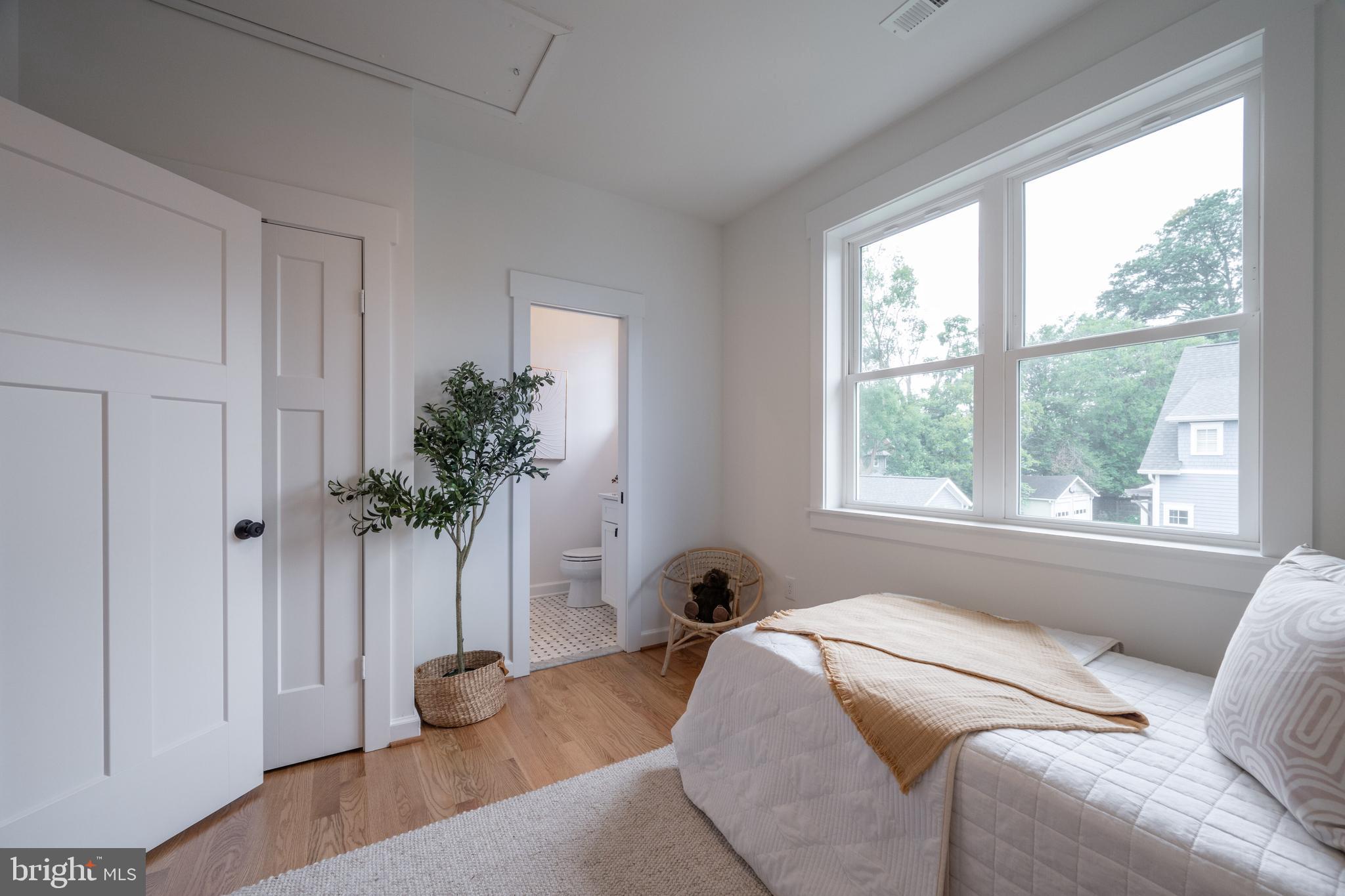 317 E Howell AVENUE