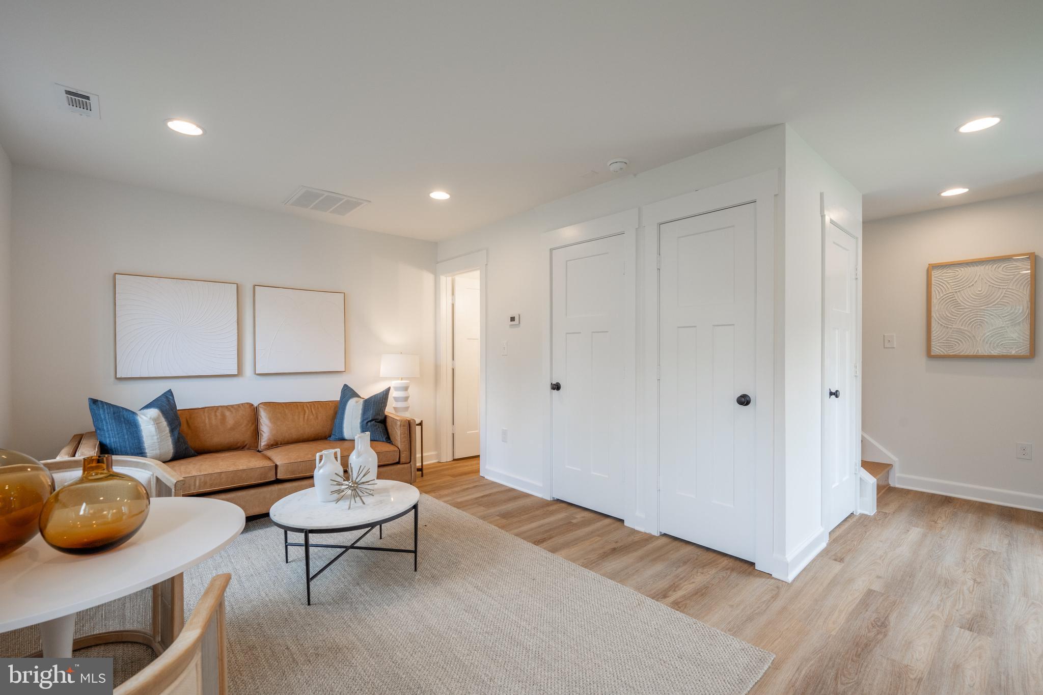 317 E Howell AVENUE