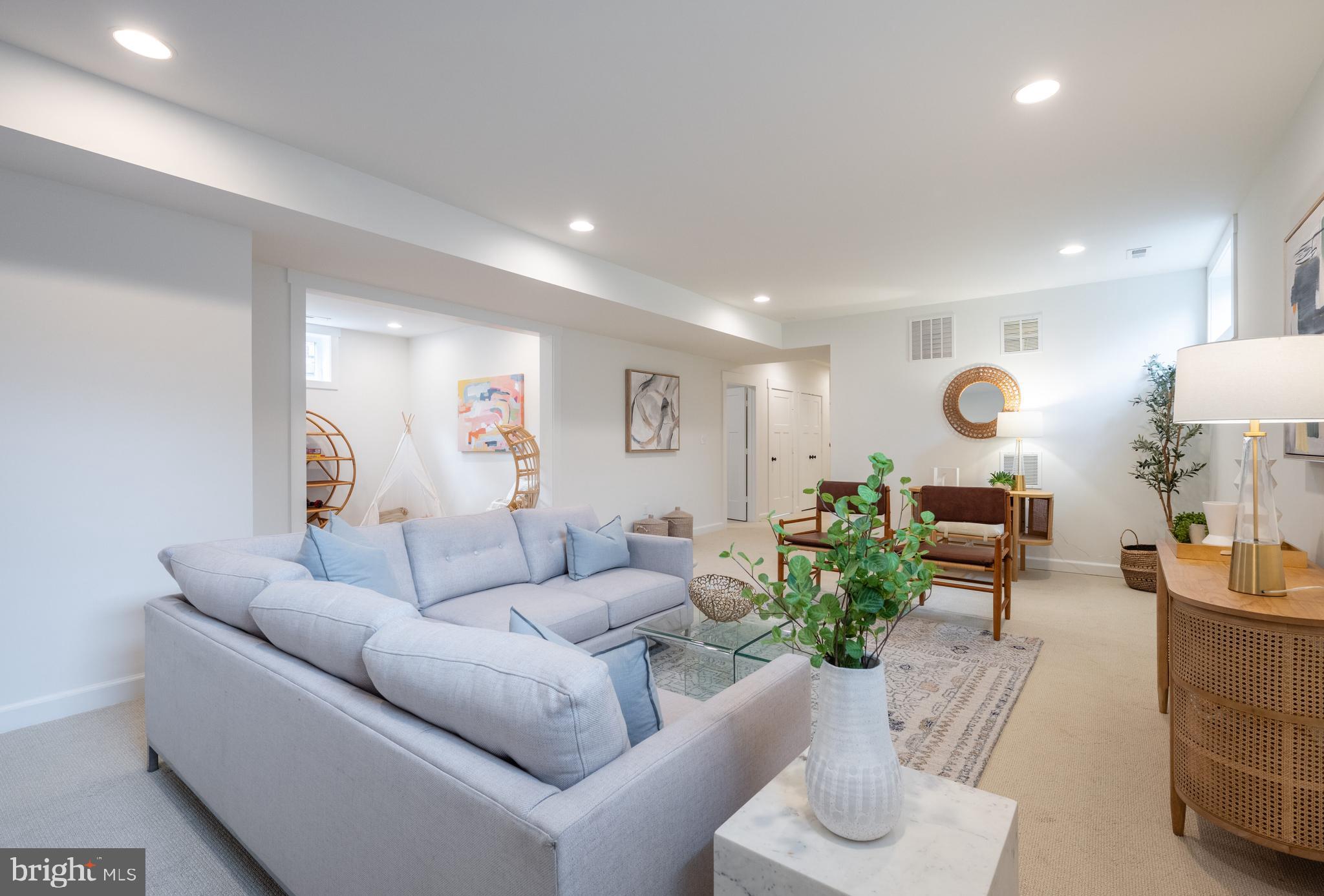 317 E Howell AVENUE