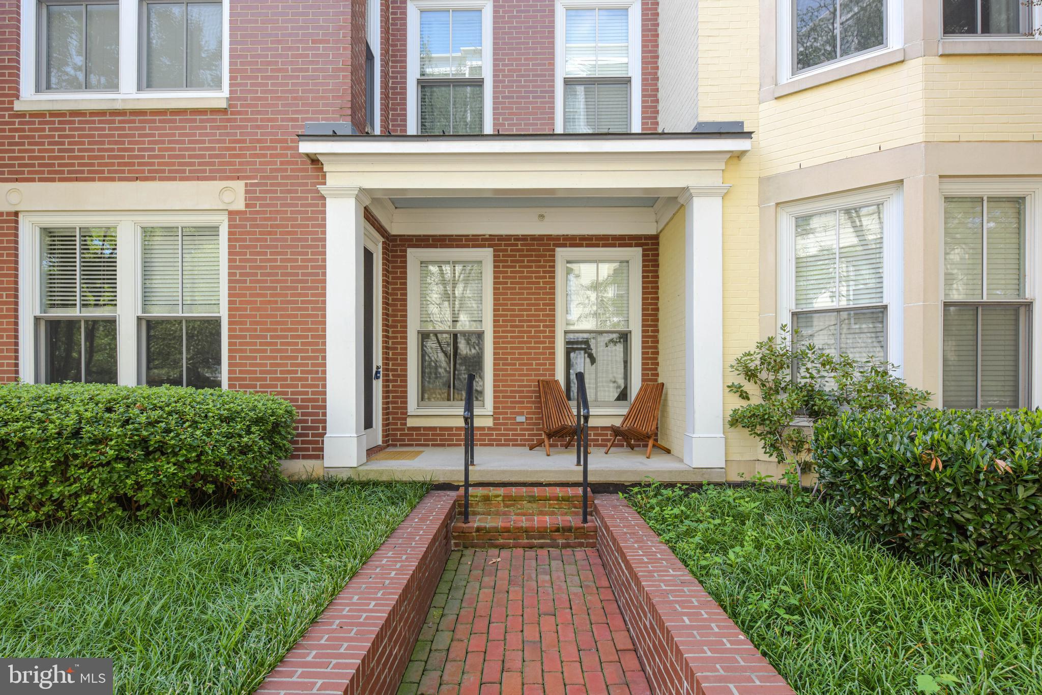910 Powhatan STREET Unit: 104S