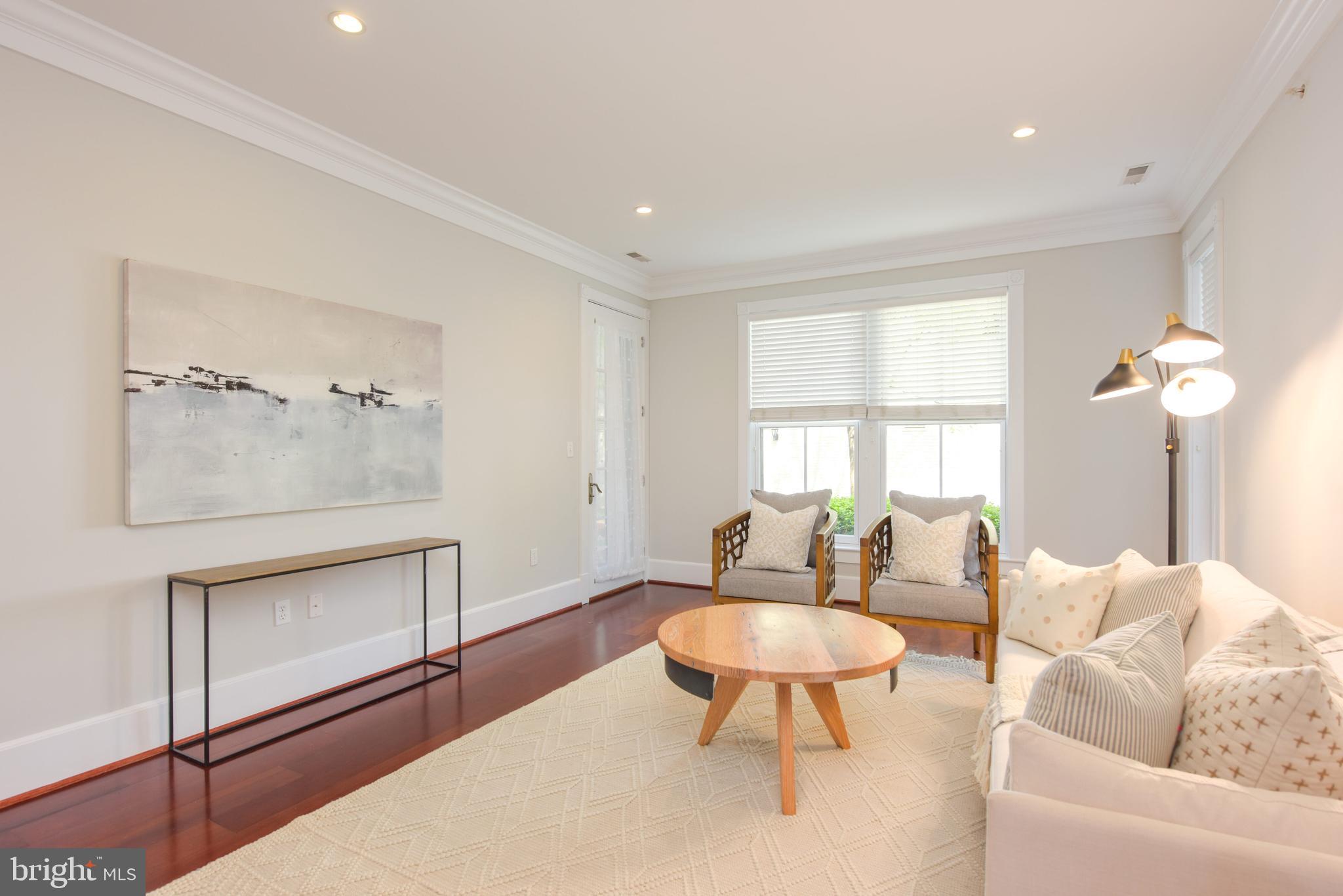 910 Powhatan STREET Unit: 104S